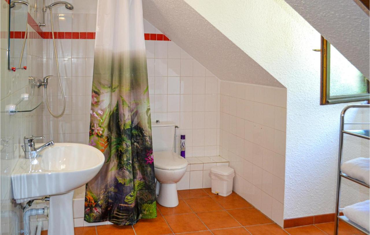 1 Bedroom Cozy Apartment In Vitrac Витрак Экстерьер фото